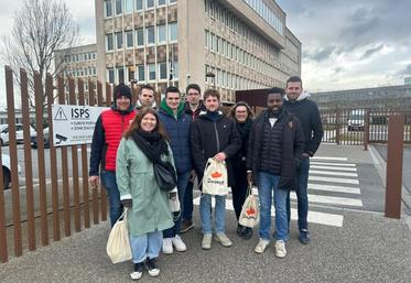 Le voyage d'études a conduit les stagiaires dans le Nord-Pas-de-Calais. Bien accueillis par leurs homologues, ils ont pu visiter le port de Dunkerque.