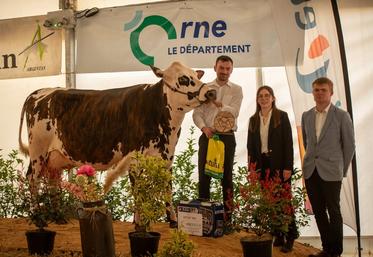 Tom Dumesnil, grand champion des jeunes présentateurs.
