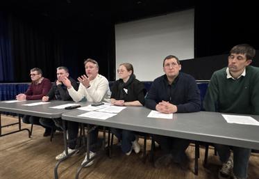 De gauche à droite) Yvan Tison, Denis Bellanger (Noyai-sous-Bazouges), Landry Rivière (Saint-James), Aude Gaillard (Saint-Brice-en-Coglès), Sébastien Fesnoux (Bazouges-la-Pérouse) et Jérôme Leroy (Saint-James).