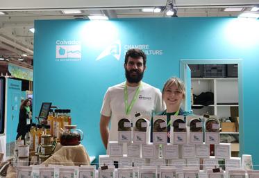 Iulia Khramtsova et Yann Lefaux ont présenté leurs nombreux produits élaborés à base de plantes aromatiques : tisanes, vinaigres, moutardes...