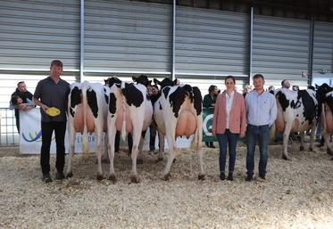 L'EARL Drakkar Holstein, coutumière des concours locaux, mais aussi régionaux et nationaux, a remporté le premier prix d'élevage.