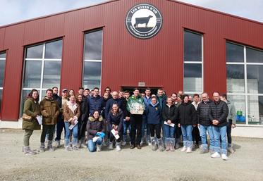 Première escale pour les éleveurs manchois de Normandes chez Luc Sassel dans l'Orne, éleveur de Prim'Holstein.