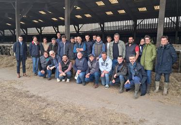 Les participants à l'assemblée générale du syndicat de race Charolais du Calvados ont visité le Gaec Lalonde à Saon, dont nous avions fait le portrait dans l'édition du 26 mars.