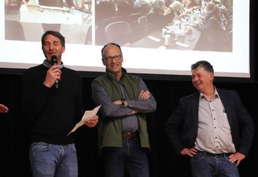 Guillaume Férey, Xavier Hay et Jean-Michel Hamel (Nadège Mahé ne pouvant être là) ont tenu à remercier personnellement les bénévoles, lors de la soirée organisée en leur honneur, mardi 14 avril.