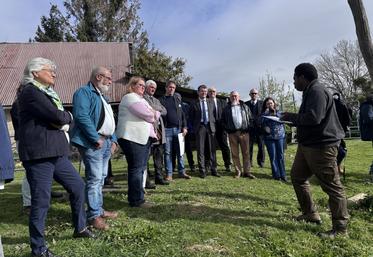 La première rencontre a eu lieu chez Martial Fillatre à Brécey, pour un chantier de plantation de haies.