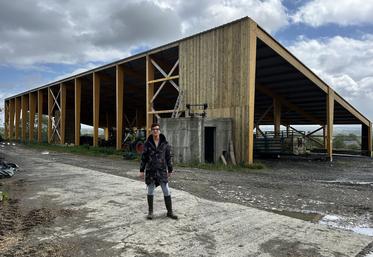 Prévu lors de l'installation d'Anthonio, le bâtiment de stockage équipé de panneaux solaire est sorti de terre cette année.