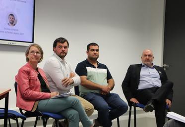 "La Normandie est une région agricole. La structuration des aides est très favorable aux projets agricoles", constate Noémie Aubrays, au premier plan, à côté de Nicolas Langin, Jean-Baptiste Filmont et Jean-Yves Batard (CA Normandie).