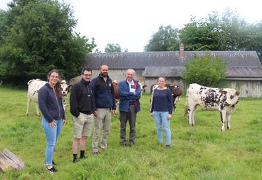 L'association Pâture ton carbone est créée à l'initiative de Béatrice Chorin (à droite) Nathalie Debou et Laetitia Verhagge en avril 2023. Elle rassemble dix exploitants agricoles de la Ferté-en-Ouche et 30 km autour, avec un objectif commun : réduire leur bilan carbone en mettant en place des actions concrètes, adaptées à leur exploitation.