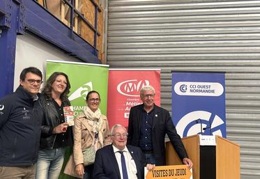 Nadège Mahé (Chambre d'agriculture), Jean-Denis Mesnil ( Chambre des métiers) et Daniel Dufeu (Chambre de commerce) ont été accueillis au Grand Large Yachting à Cherbourg pour le lancement l'opération les Visites du jeudi.