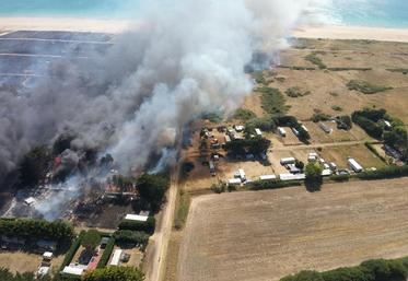 À Port-Bail-sur-Mer, ce sont 21 ha qui ont été ravagés par les flammes le 12 juillet. Plus de 80 sapeurs-pompiers ont été mobilisés et des agriculteurs.