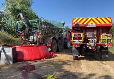 Une dizaine d'agriculteurs a lutté contre les incendies de Port-Bail-sur-Mer le 12 juillet dernier aux côtés des sapeurs-pompiers.