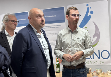 Noël Datin, président de Lilano, Stéphane Capdepon, directeur et Paul Rose, responsable du laboratoire.