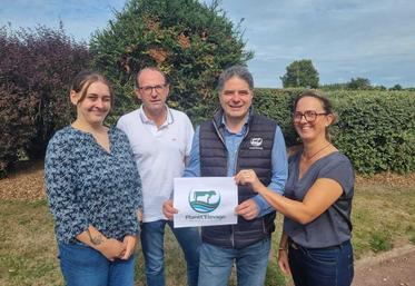 Nadège Mahé et Thierry Hulmer, vice-présidente et président de Planèt'élevage, organisent la prochaine édition du pôle élevage de la foire de Lessay avec, entre autres, Pauline Hery, Olivier Pibouin, respectueusement animateurs d'associations de races ovines et Normande.