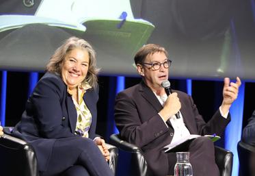 "Sur le sol vivant, nous sommes au balbutiement des connaissances", indique Sébastien Windsor (Chambres d'agriculture), avec Jérôme Mousset (Ademe), Sonia de La Provôté (Fnau) et Pascal Allizard (ancien sénateur).