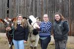 Valentine Latimier, présidente de l'association Normande avenir ; Lucie Foucault, éleveuse d'Oreillette (vache star du Salon international de l'agriculture 2024) et Emie Tacheau, éleveuse du Gaec Bas Normand à Sainte-Marie-la-Robert dans l'Orne, unissent leurs passions à destination des jeunes.