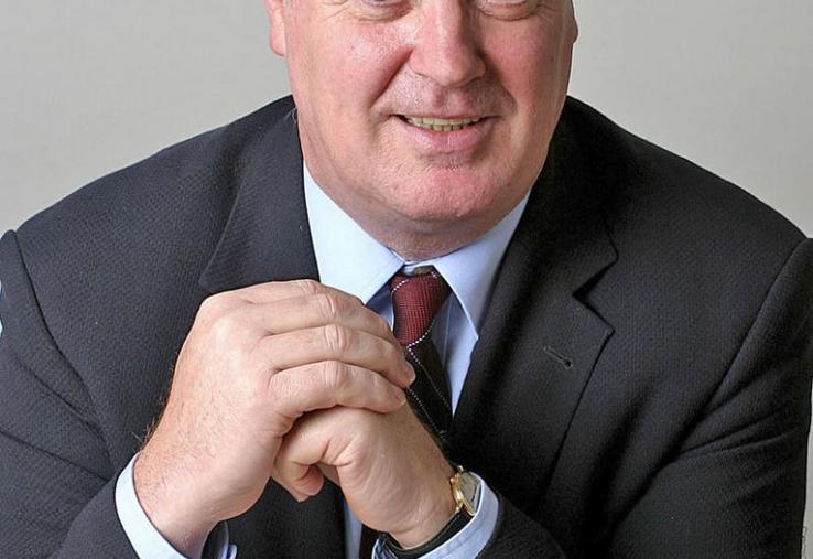 Âgé de 65 ans, ancien parlementaire et ministre, maire d’une commune du Pas-de-Calais, Jean-Paul Delevoye a été médiateur de la République de 2004 à 2011. Il préside le CESE depuis 2010. 