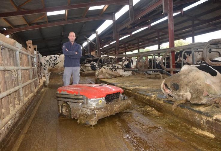 Yohann Brochard a investi en décembre 2017 dans le robot aspirateur de lisier Discovery 120 Collector. Il aspire le lisier des 60 vaches laitières.