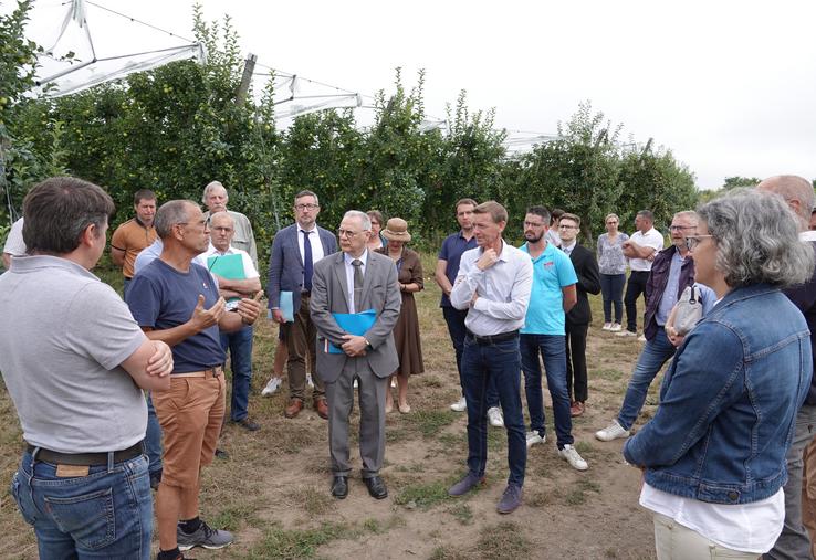   Présentation du fonctionnement du verger et de la gestion de l'eau sur l'exploitation.