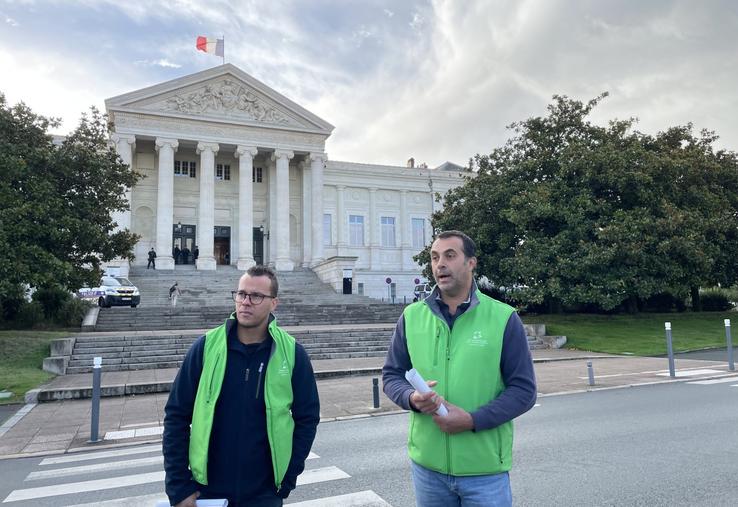 Mederic Sauvage et Fabien Cadeau à la sortie de leur audience au Tribunal d'Angers.