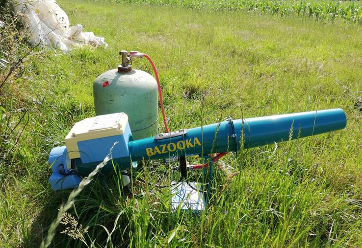 Alors que les semis de printemps démarrent, les canons effaroucheurs à gaz doivent être implantés au minimum à 150 mètres des habitations riveraines.