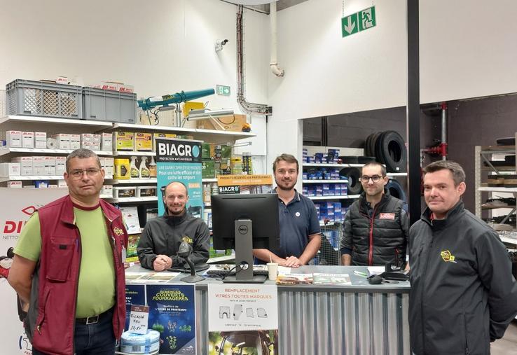 L'équipe pro du magasin LaMaison.fr de Baugé-en-Anjou, avec (de gauche à droite) Eric Henry, Julien Deroualle, Benjamin Rabot, Thomas Baligand et Sébastien Papiau.