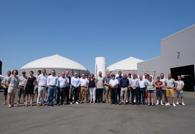 Les nombreux partenaires, et les 35 associés, sont venus pour l'événement, chemin des pinaudières, sur les hauteurs de Saint-Georges-sur-Layon.