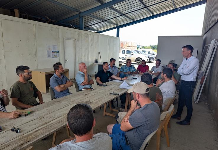 L'attente des agriculteurs de Loire-Authion est forte pour éviter à nouveau aux fossés et cours d'eau d'inonder les parcelles agricoles. C'est le message passé aux représentants de Loire-Authion, du Sydeva et du SMBAA.