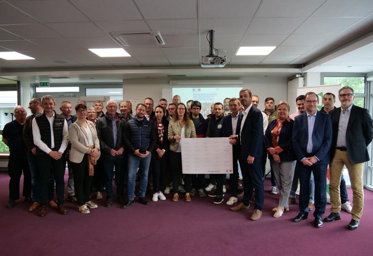 Les représentants des organisations engagées ont apposé leur signature jeudi midi. "La liste n'est pas figée : nous irons vers les autres", annonce Denis Laizé.