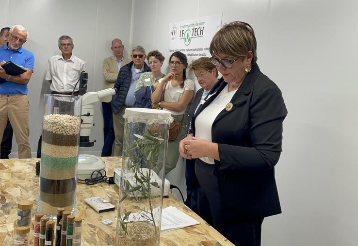 Anthonya Granit, responsable commerciale d'If Tech, a présenté les produits de biocontrôle, en particulier les chrysopes.