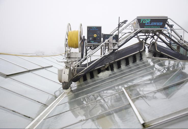 Le lavage mécanique des serres Avec le blanchiment et le déblanchiment, Traita Service s'est spécialisé dans cette activité qui contribue à maintenir les équipements en bon état.