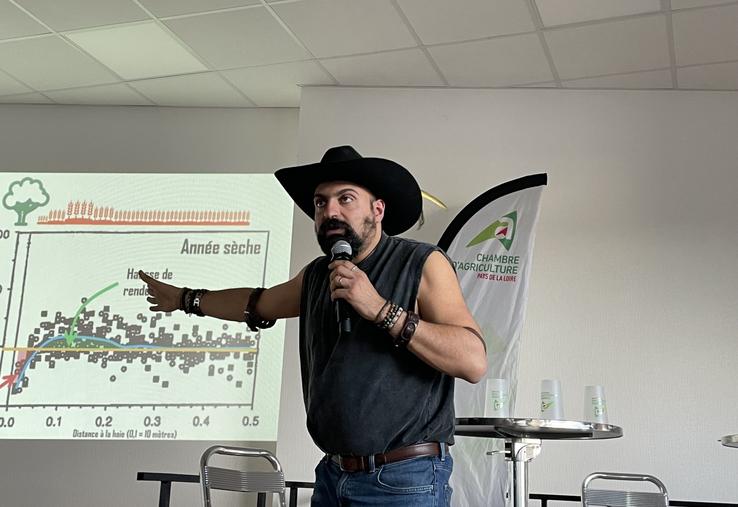 Serge Zaka a échangé lors d'une table ronde avec Eric Plessis, conseiller eau irrigation à la Chambre d'agriculture, Denis Colineau, agriculteur en ACS et Julien Fortin, responsable de la ferme expérimentale de Thorigné d'Anjou. 