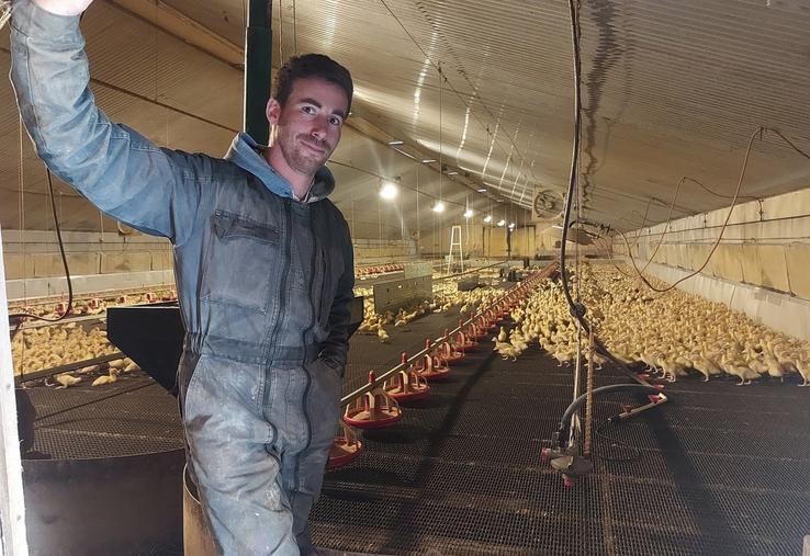 Kenny Braud dans son bâtiment de 660 m² de canard.