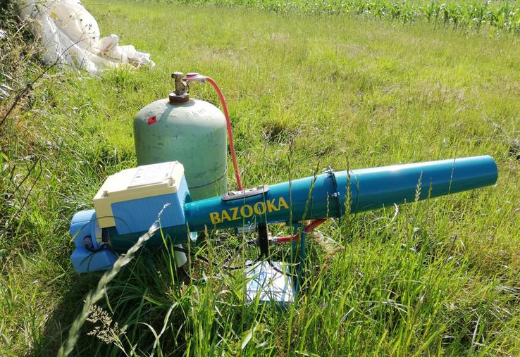 Alors que les semis de printemps démarrent, les canons effaroucheurs à gaz doivent être implantés au minimum à 150 mètres des habitations riveraines.