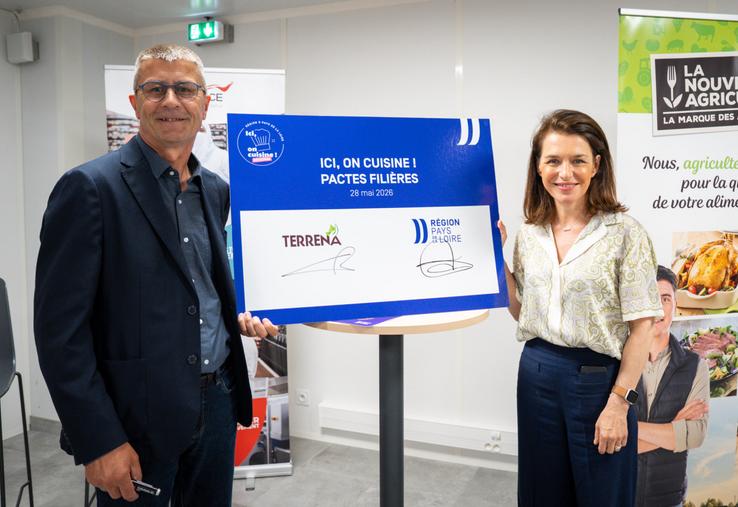 Olivier Chaillou et Christelle Morançais lors de la visite de l'abattoir Galliance à Ancenis.