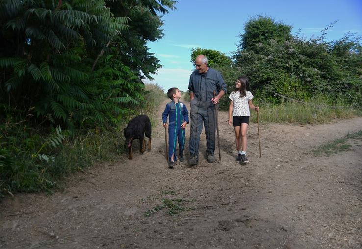 Les vacances d'été sont souvent un temps d'accueil des petits-enfants, et le moment idéal pour partager des activités avec eux. 