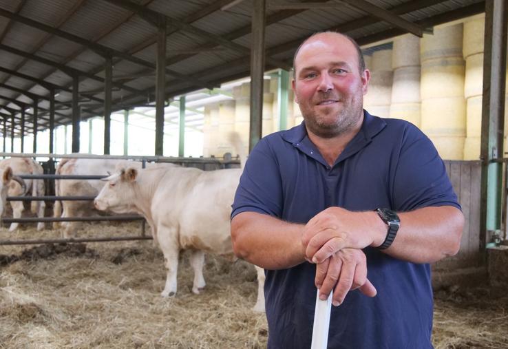 Pierre-Yves Sallé a agrandi le bâtiment d'élevage et de stockage pour améliorer le confort animal et ses conditions de travail. 