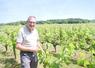 Jean Luc Mary apprécie aussi bien la production que la vinification ou le commerce du vin. Au 22 mai, la vigne commence à fleurir à Saumur.