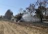 Lundi 13 juillet, alors que le feu était maîtrisé, une quinzaine d'agriculteurs sont à nouveau passés avec des tonnes à eau en bordure de routes et de haies.