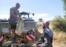 Anthony Perrault est venu avec son semoir rapide implanter un couvert fourrager chez  Raphaël Orhon, agriculteur à La Cornuaille. 