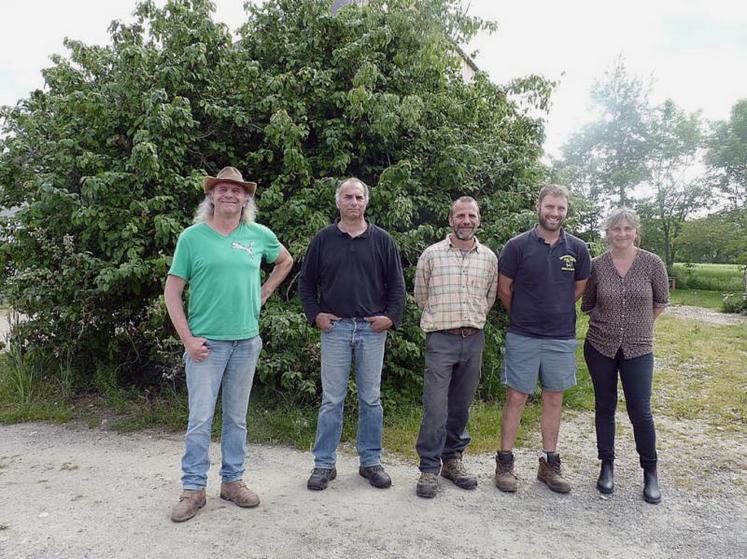 Les 5 associés, de gauche à droite : André, Louis-Marie, Philippe, Maxime et Véronique. Tous des Merlet !