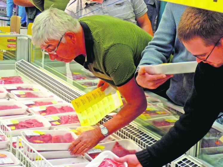 Des opérations de stickage se sont déroulées dans trois grandes surfaces  
du département, soit trois enseignes différentes, sur la région d’Angers.