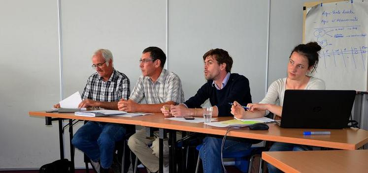 Jeannick Cantin, président du Geiq Agriqualif 49, Guy Caillault, président du Ged 49, Benoît Aupecle, directeur de la structure et Louisanne Garros, l’animatrice.