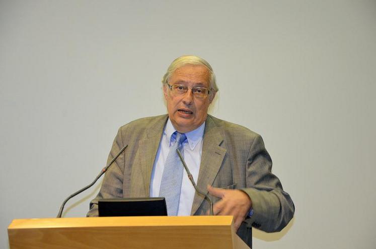 Professeur des Universités à Sciences-Po Paris, Bertrand Badie est l’auteur d’une vingtaine d’ouvrages. Les derniers en date : “Le temps des humiliés - Pathologie des relations internationales” (2014) et “ Nous ne sommes plus seuls au monde - Un autre regard sur l’ordre international” (2016).