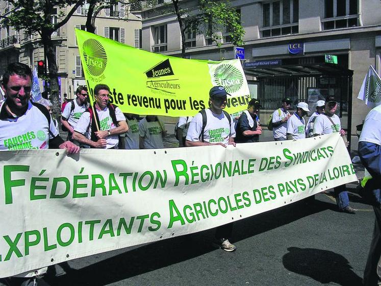 11 000 manifestants présents à Paris pour manifester leur désespoir. 
Ils ont défilé de 10 heures à près de 16 heures.