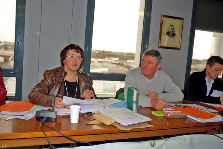 Christiane Lambert, vice-présidente de la FNSEA, cède sa place à Jean-Marc Lézé.