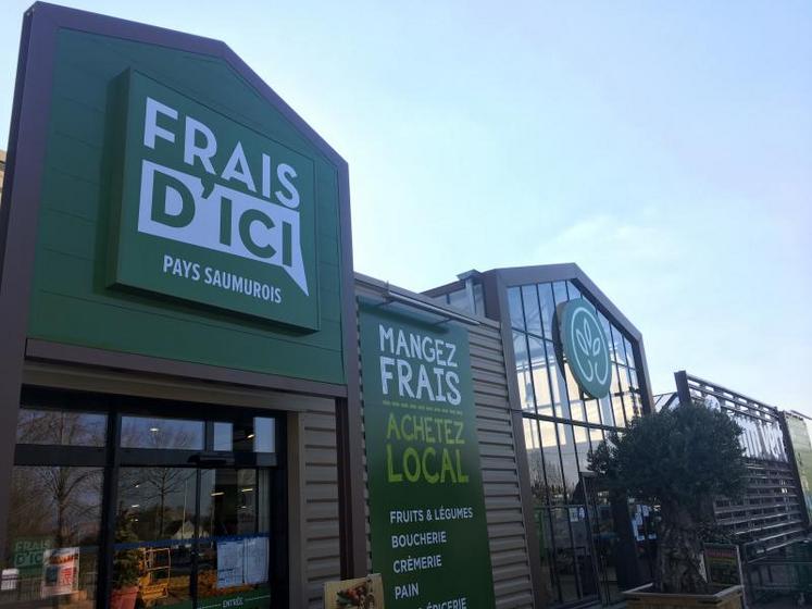 Façade du magasin Frais d’Ici de la zone commerciale Saumur Nord, à Saint-Lambert-des-Levées.
