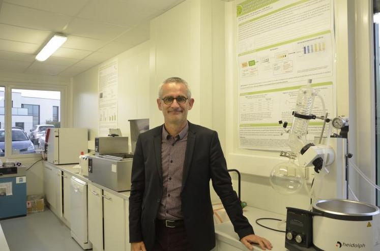 Olivier Clech dans le laboratoire de Nor-Feed. De nombreuses publications scientifiques viennent confirmer l’intérêt des produits de l’entreprise ligérienne.