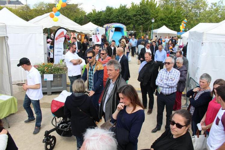 La visite des officiels d'Au Pré d'Angers, samedi 29 avril midi.