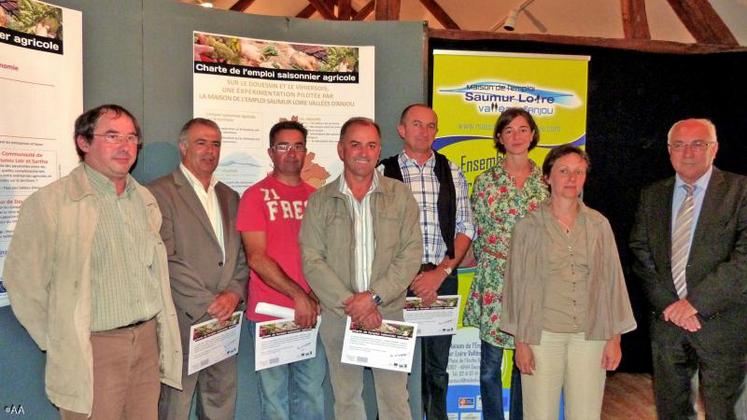 Les nouveaux signataires. De gauche à droite : Bruno Cheptou (AIE), Jean-Marie Maitreau, Laurent Harpin, Alain Vauvert, Christophe Chargé (pépiniéristes) 
Christelle Riquin (Safran), Estelle Bernaudeau (Initiatives Emploi) et Dominique Monnier (Conseil général de Maine-et-Loire).