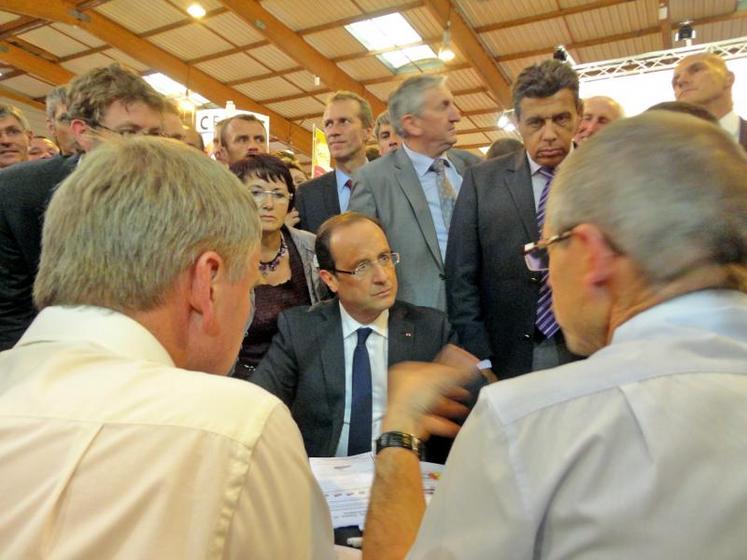 Au stand de la frsea Pays de la Loire, au Space, François Hollande a rencontré les responsables professionnels de l’Ouest.